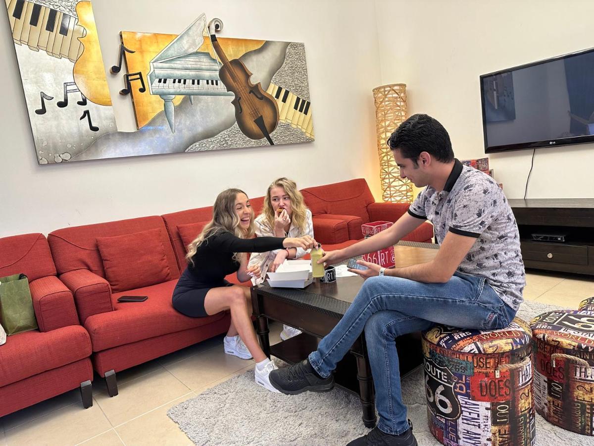 Route 66 Beach Hostel Dubaj Kültér fotó